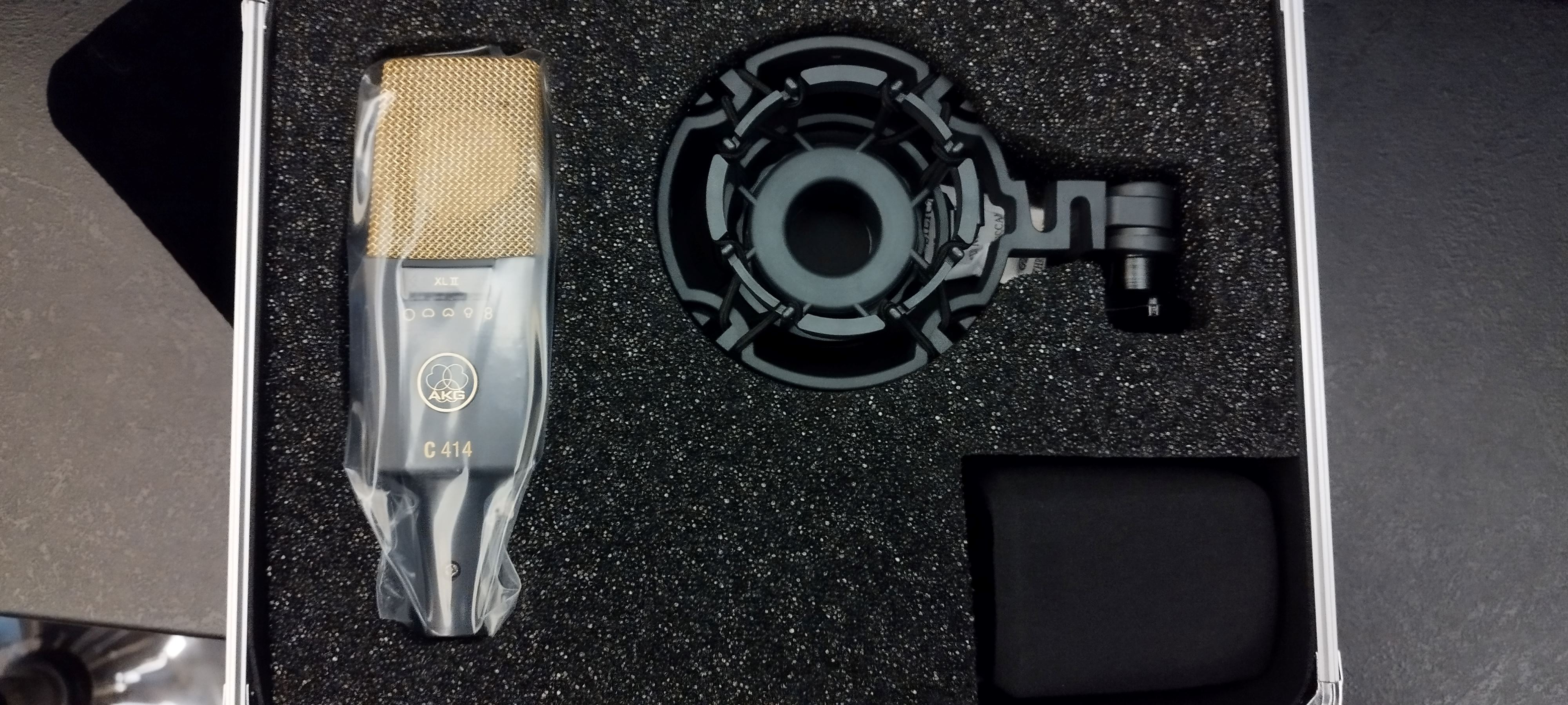 AKG c 414 recording mic
