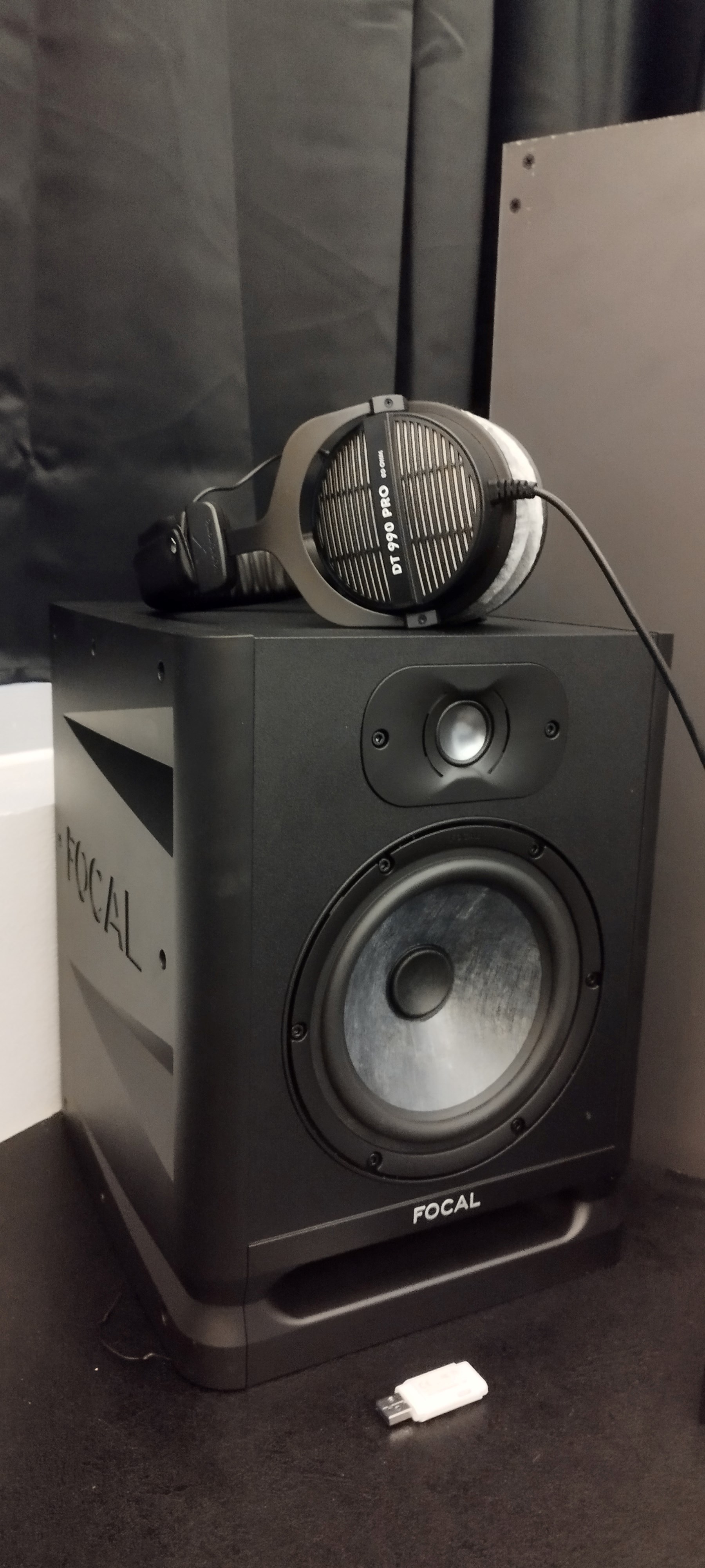headphones speakers