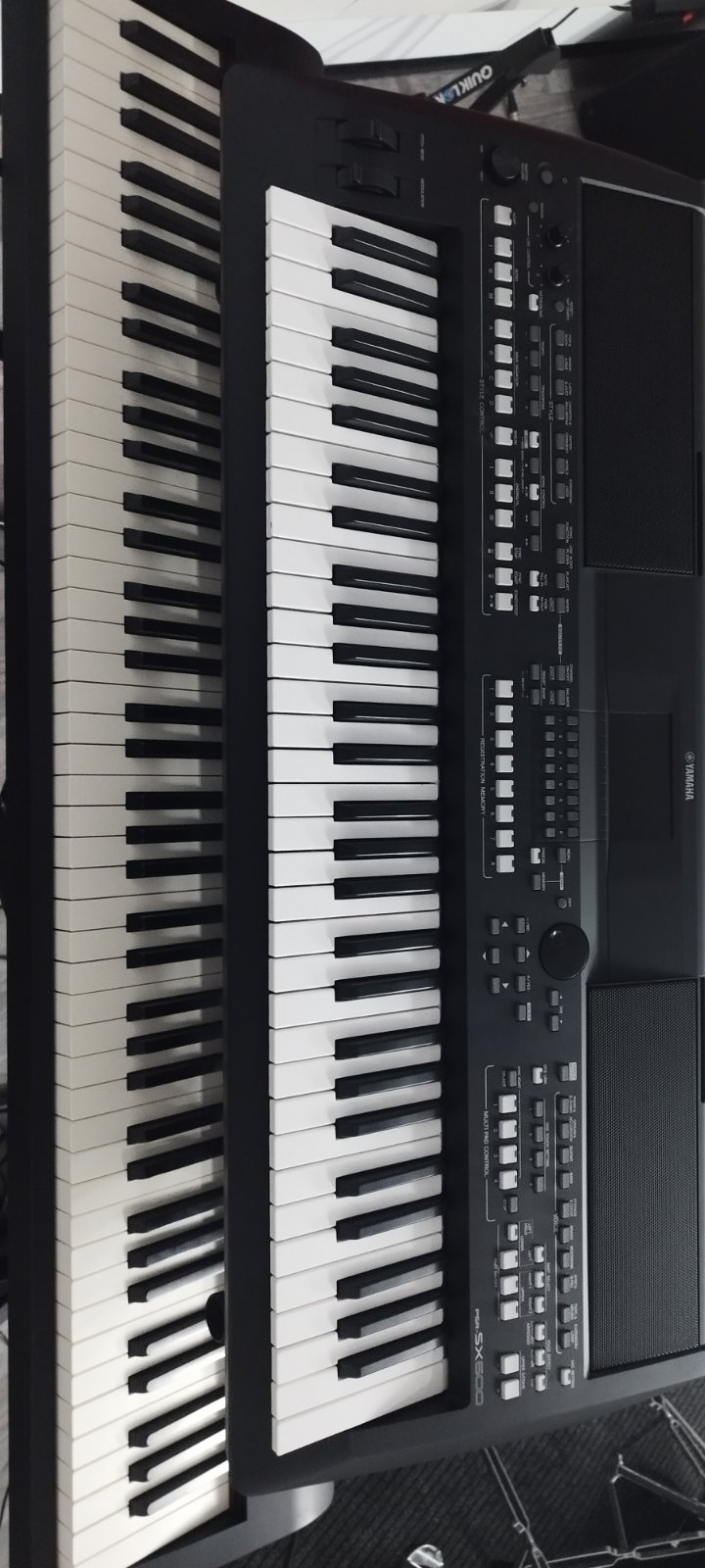 stage piano keyboard